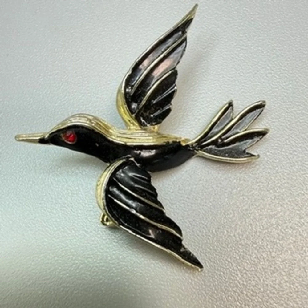 Vintage Black Enamel Gold Tone Bird Brooch 1.75